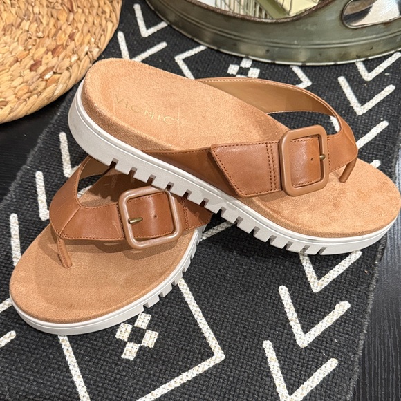 Vionic Women's Tan Buckle Flip Flops - Picture 3 of 5